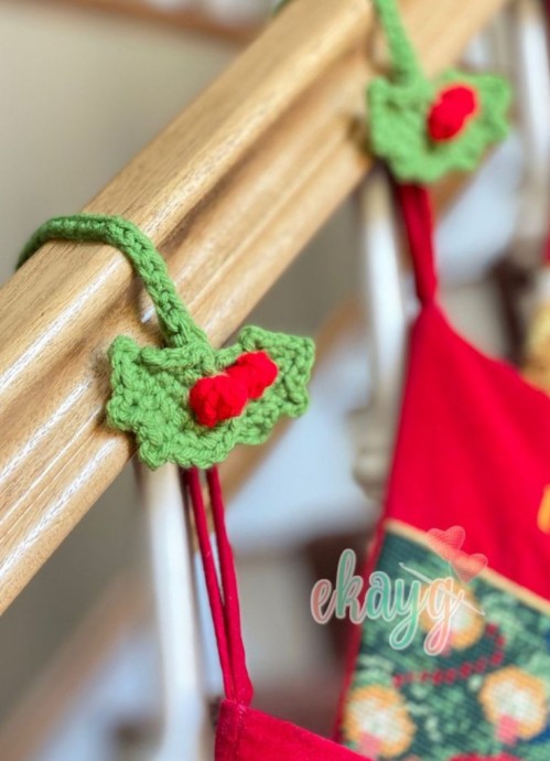 Crochet Holly Christmas Stocking Ties (Free Pattern)