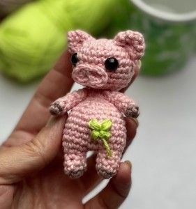 Crochet Mini Lucky Piggy Amigurumi with Cloverleaf