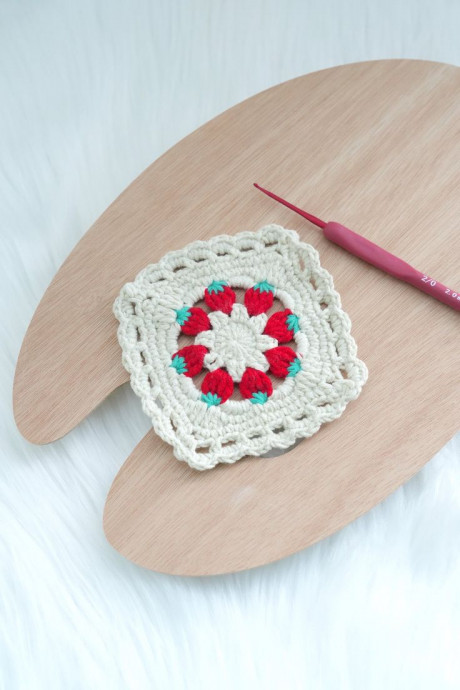 Crochet Strawberry Granny Square