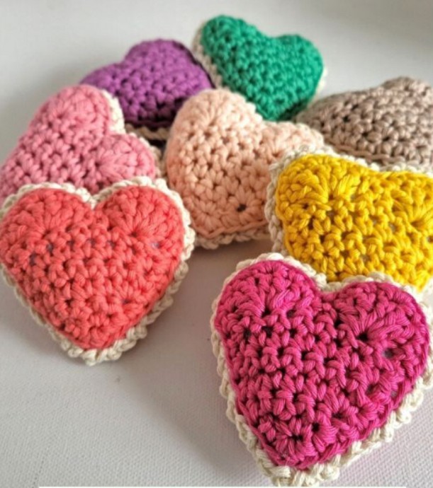 Crochet Stuffed Heart (Free Pattern)