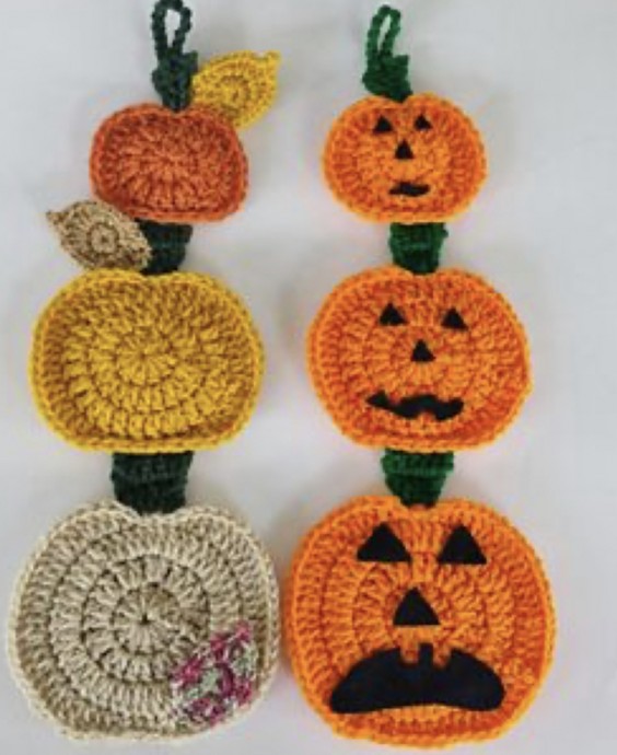 Free Crochet Pattern: Falling Pumpkin Wall Hanging