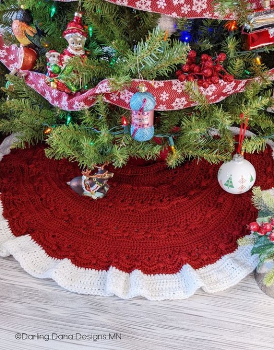 Crochet Boughs of Holly Tree Skirt