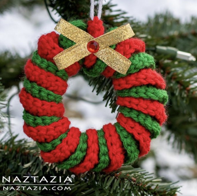 Crochet Curly Wreath Ornament (Free Pattern)