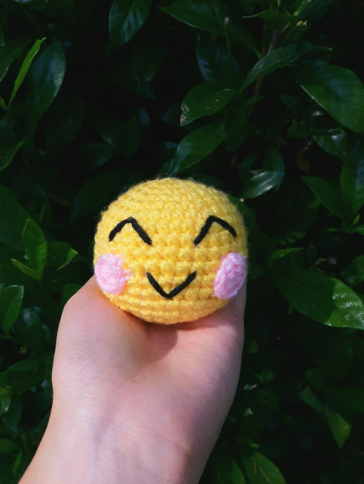 Crochet Smiling Eyes Emoji Ball Amigurumi