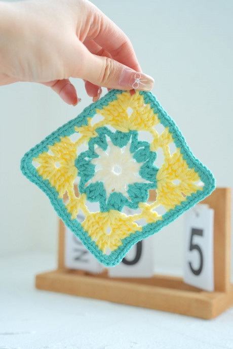 Crochet 8 Petal Flower Granny Square