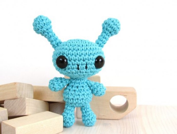 Crochet Small Alien (Free Pattern)