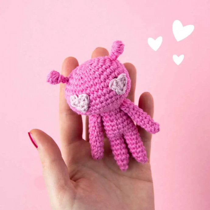 Crochet Adorable Alien