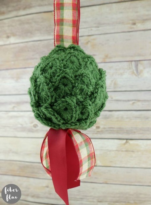 Crochet Festive Mistletoe Ball