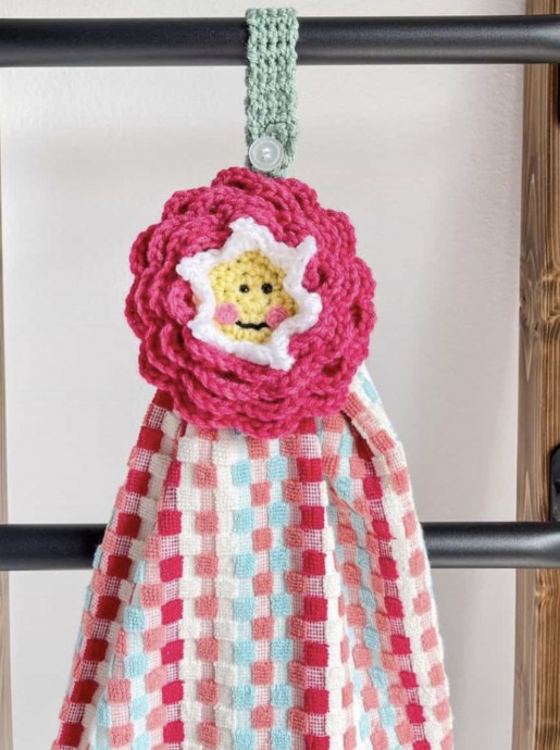 Free Crochet Pattern: Cute Flower Towel Holder