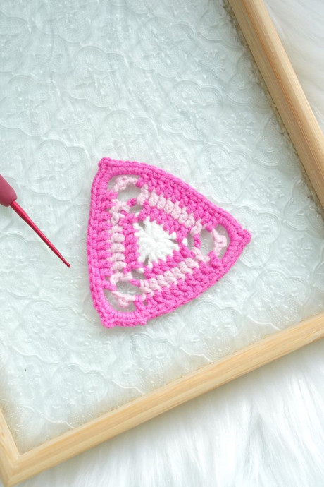 Crochet Triangle Granny Square