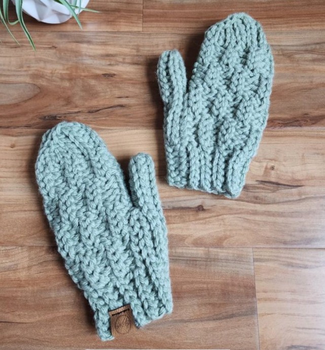 Crochet Frosty Air Mittens (Free Pattern)