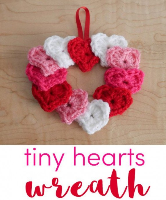 Crochet Tiny Hearts Wreath (Free Pattern)