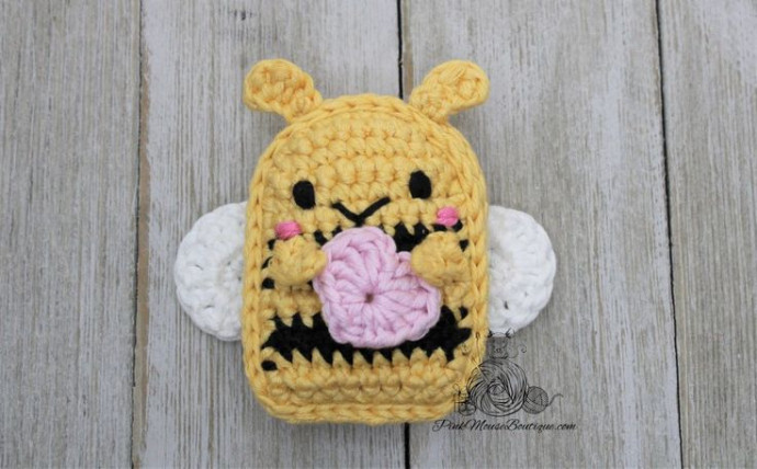 Crochet Pocket Valentine Bee and Heart