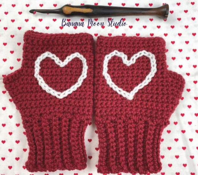 Crochet Fingerless Mitts (Free Pattern)