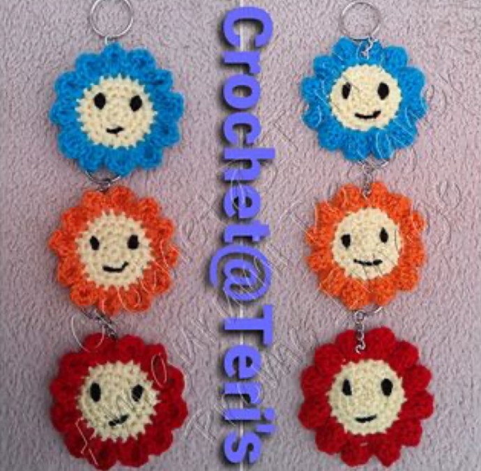 Crochet 2 Faced Flower Keychains (Free Pattern)
