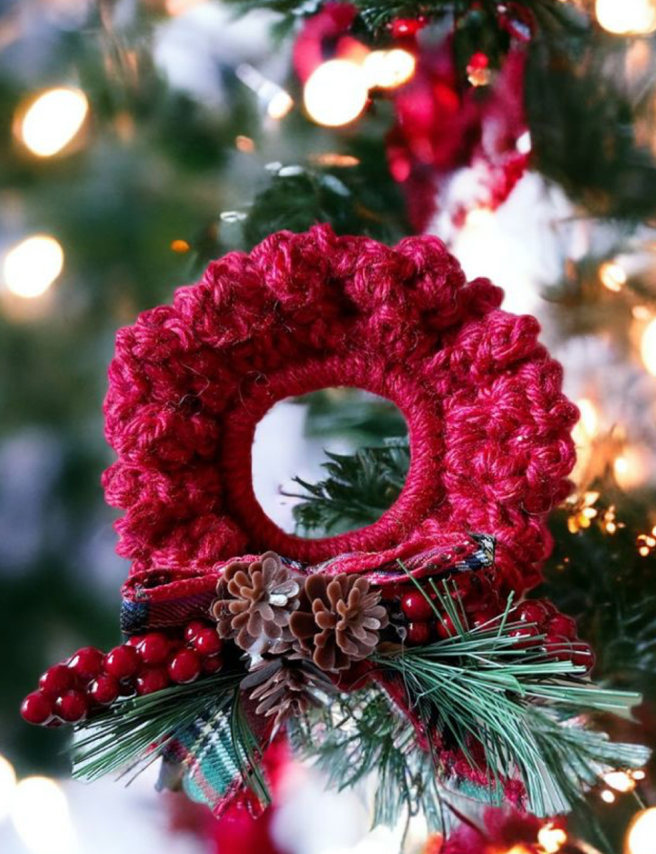 Crochet Mini Wreath Christmas Ornament FREE CROCHET PATTERN — Craftorator