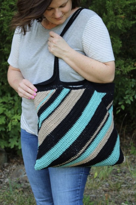 Diagonal Crochet Tote Bag – FREE CROCHET PATTERN — Craftorator