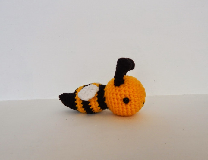 Crochet Adorable Bee