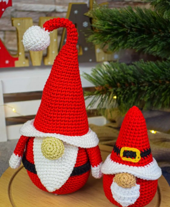 Crochet Mini Santa Gnome (Free Pattern)