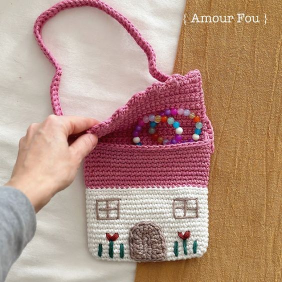 Crochet Little Cottage Purse