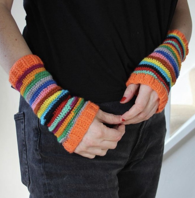 Crochet Self Striping Wrist Warmers (Free Pattern)