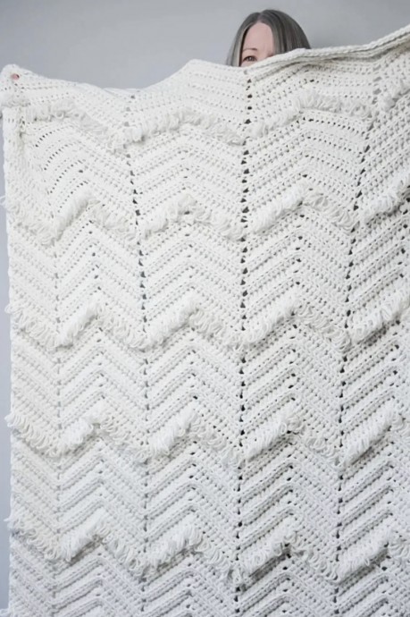 Mountain Hideaway Crochet Throw (Free Pattern)