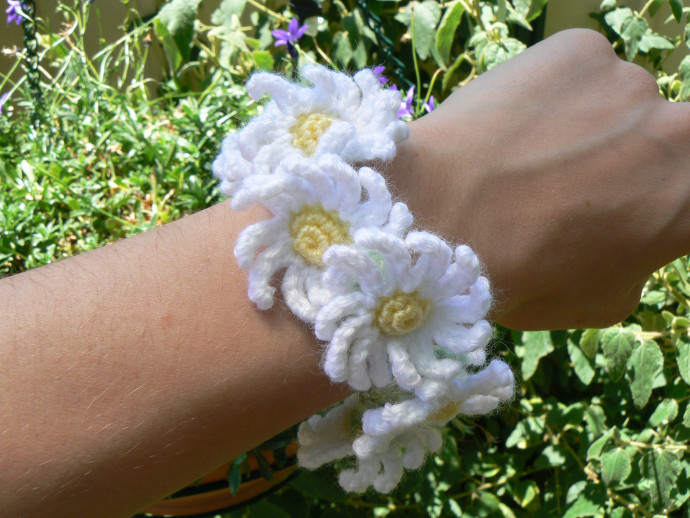 Crochet Daisy Chain Bracelet